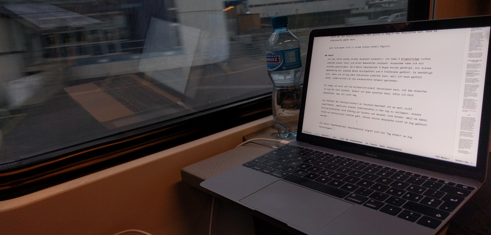 MacBook zum Arbeiten im Zug